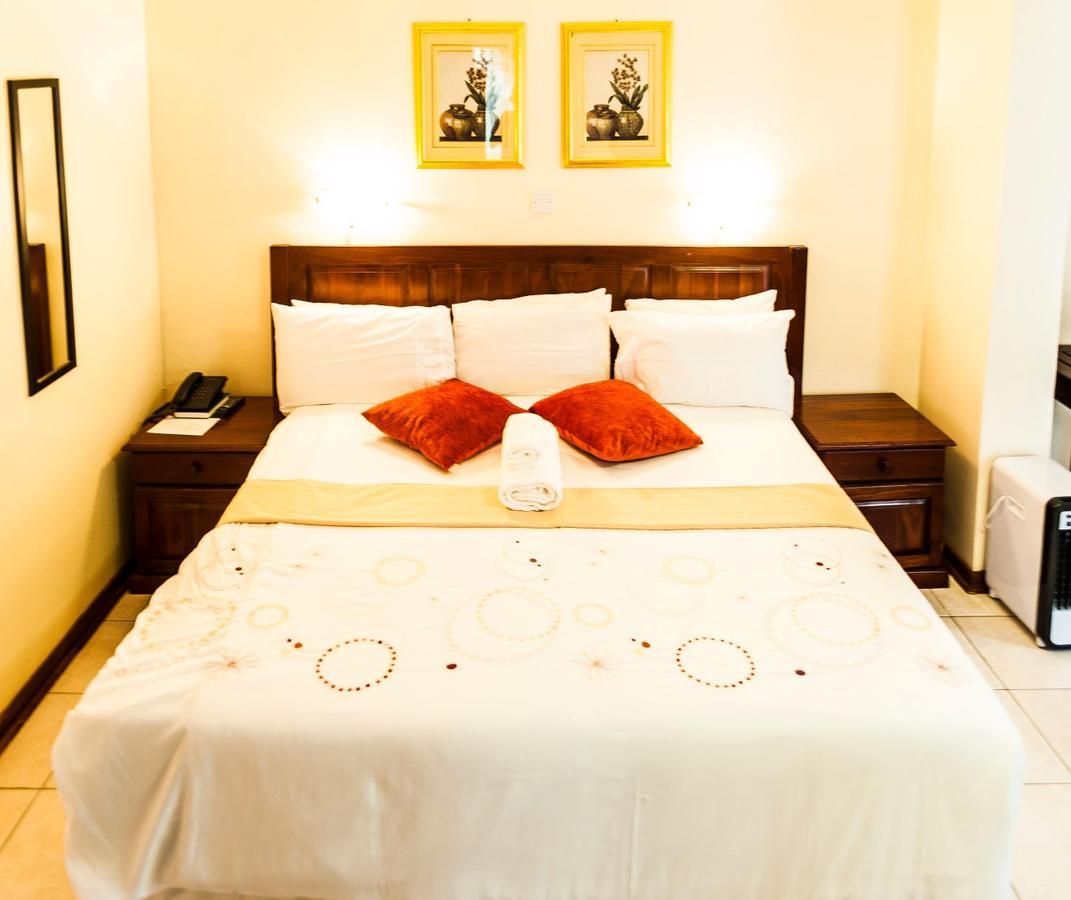 Wozani Lodge บูลาวาโย ภายนอก รูปภาพ