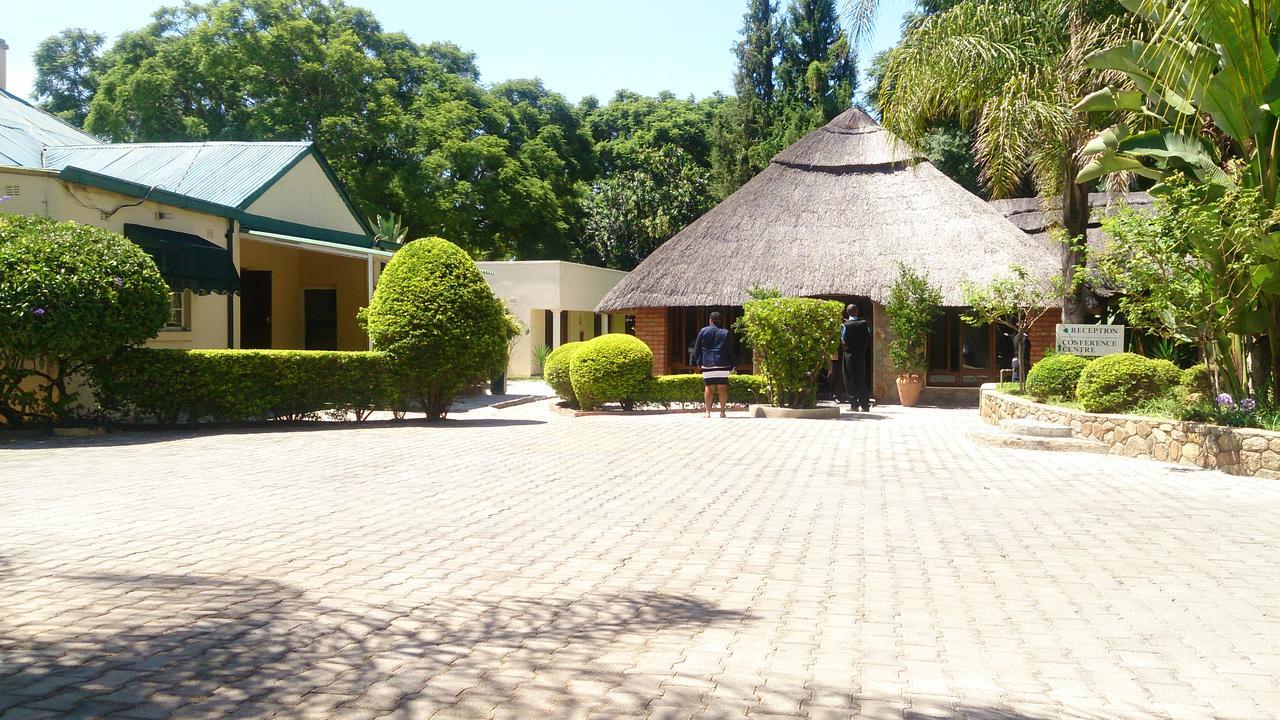 Wozani Lodge บูลาวาโย ภายนอก รูปภาพ